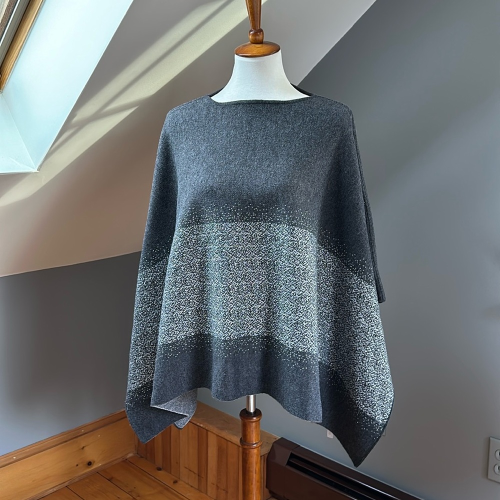 Ann Taylor Gray Knit Poncho - Picture 1 of 12